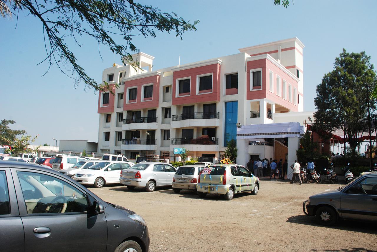ساتارا Hotel Lake View المظهر الخارجي الصورة